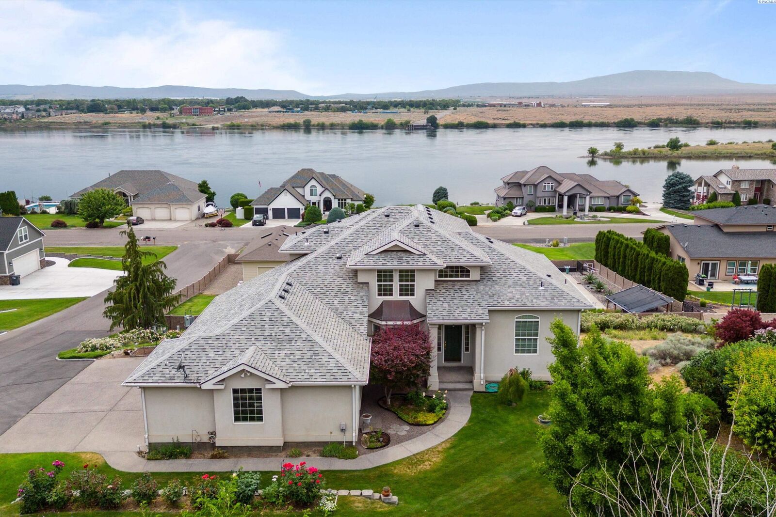 4 bed Pasco home for sale 113 Ridgeview Dr, Pasco, WA 99301