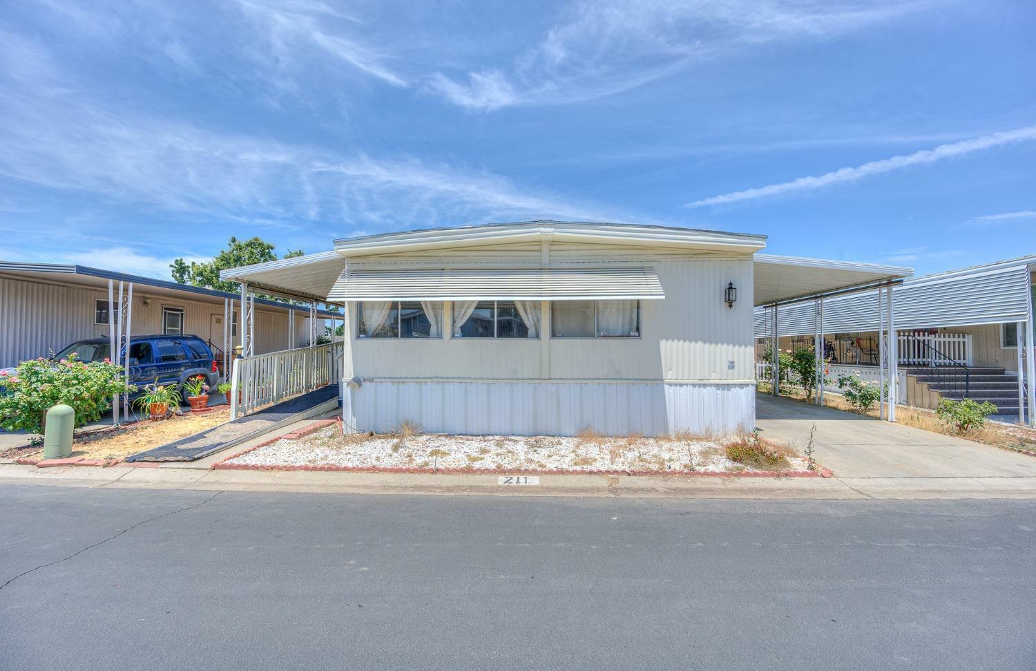 Property Photo:  1001 Sylmar Avenue 211  CA 93612 