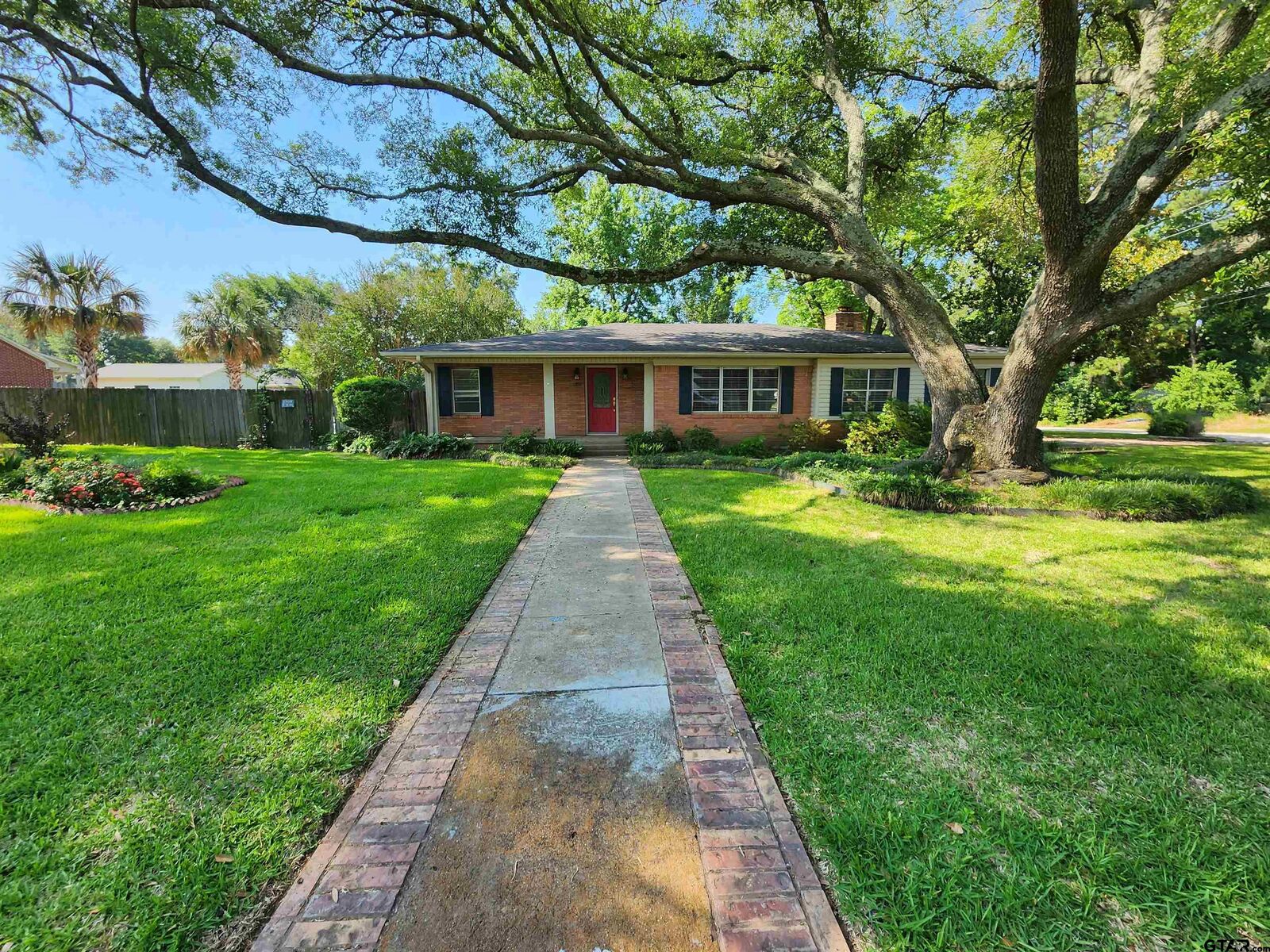 Property Photo: 1300 Woodlawn TX 75662