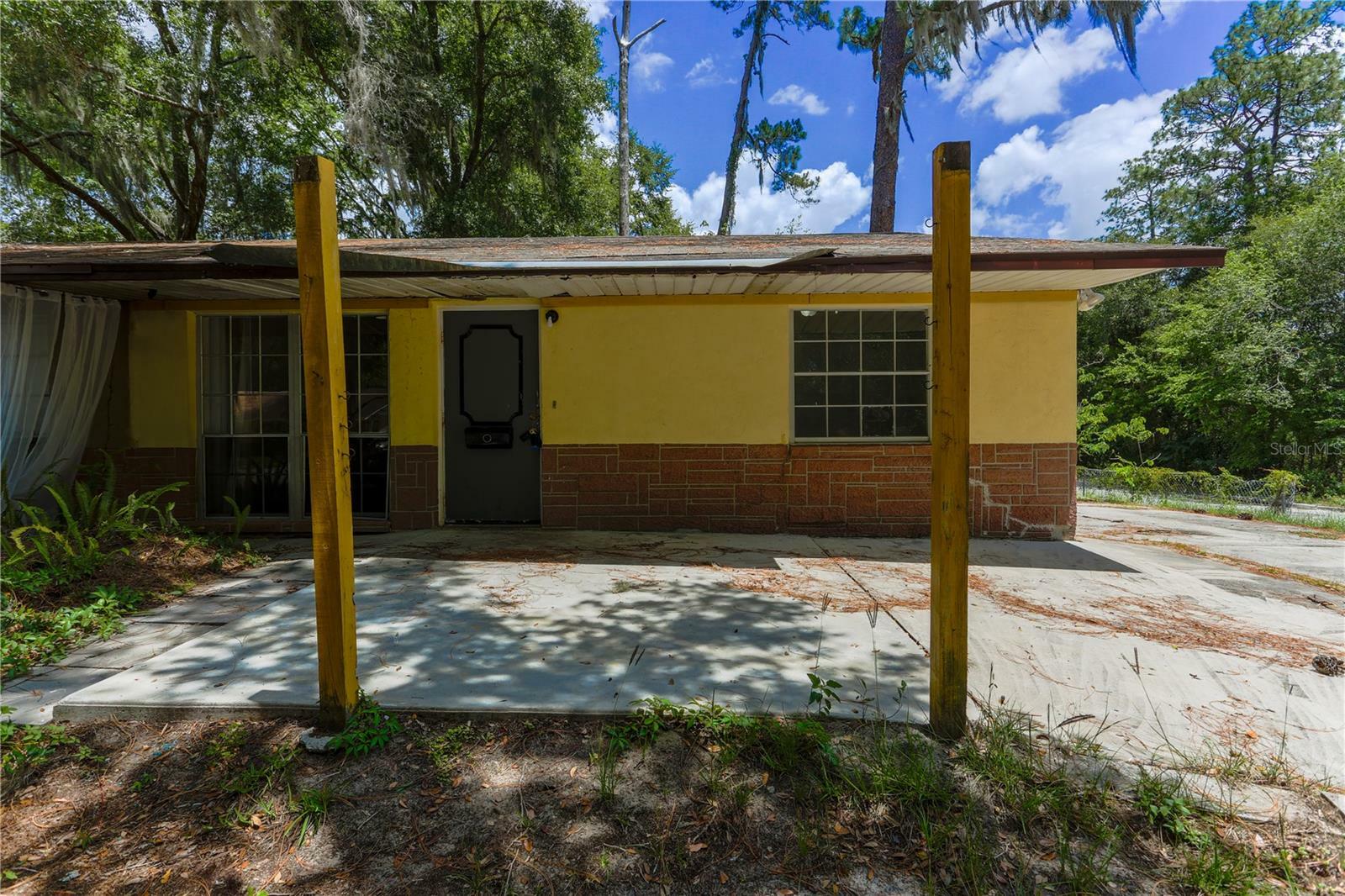 Property Photo:  3410 SE 23rd Avenue  FL 32641 