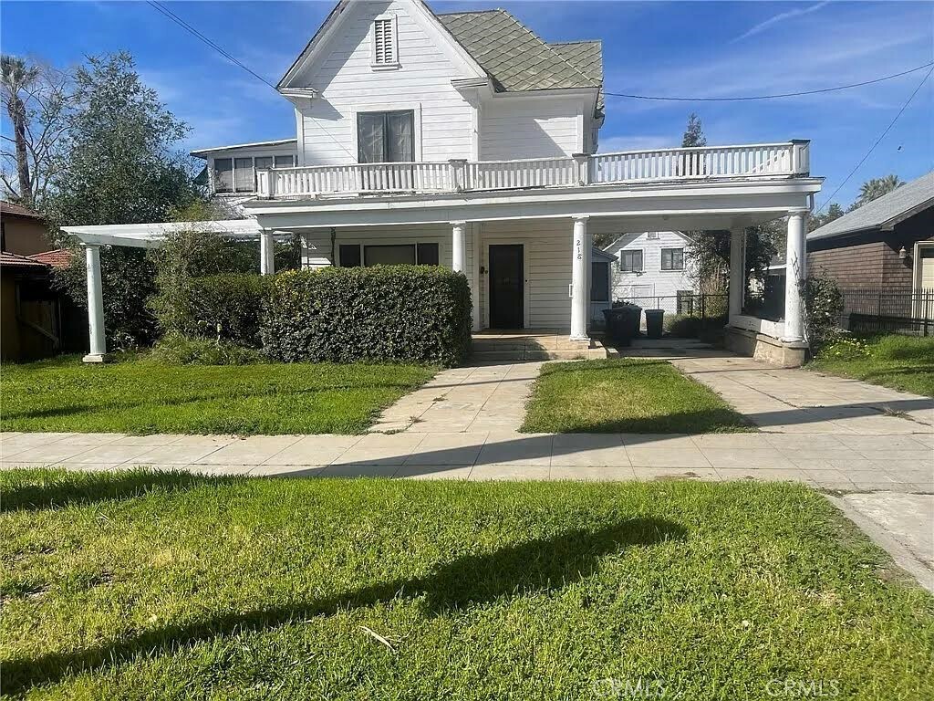 218 W Fern Avenue  Redlands CA 92373 photo