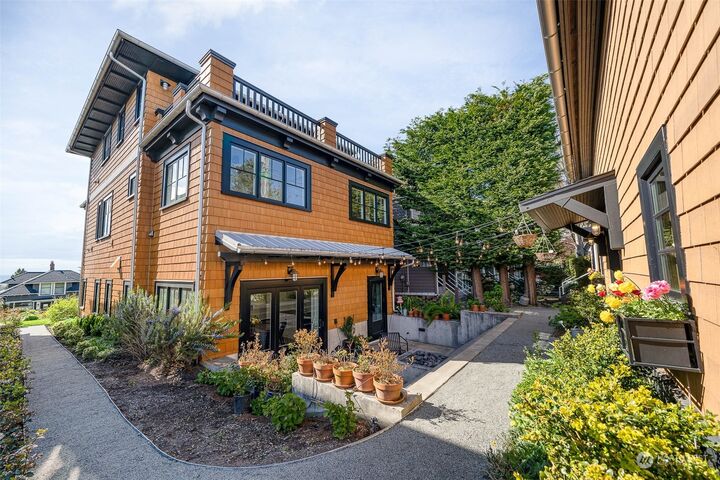 Property Photo: 1804 7th Avenue W WA 98119