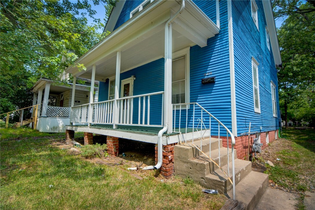 Property Photo:  820 W Leafland Avenue  IL 62522 