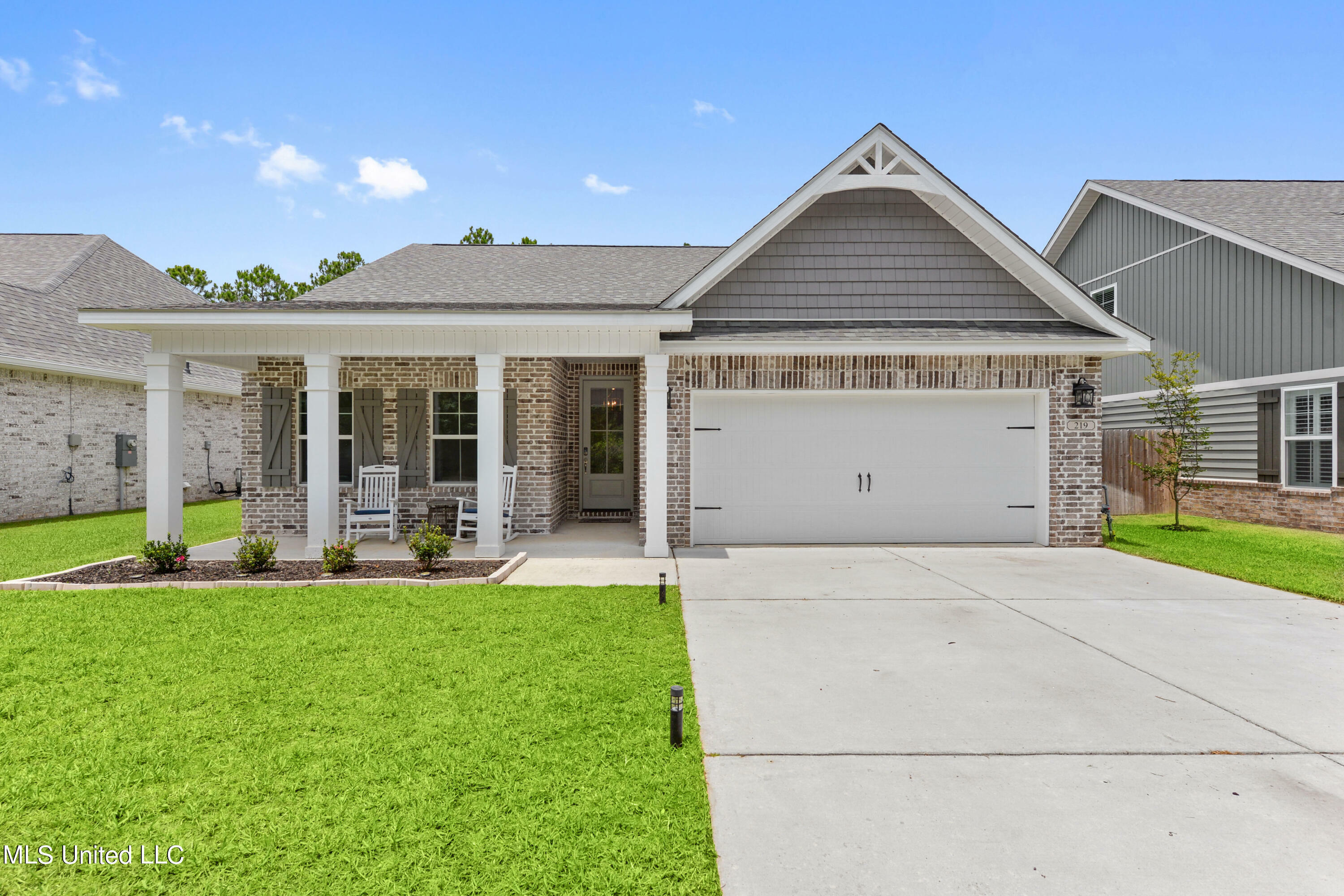 Property Photo:  219 Madison Place Drive  MS 39564 