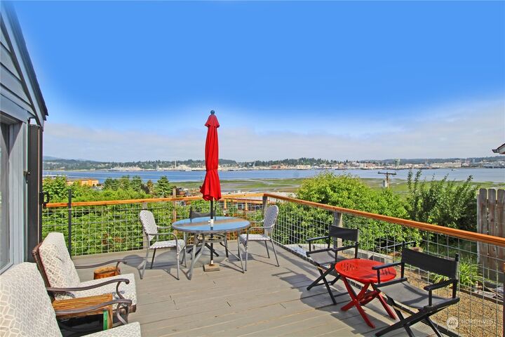 Property Photo:  111  Perry Avenue N  WA 98366 