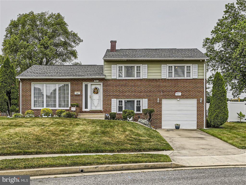 Property Photo:  921 Fordwood Circle  MD 21228 