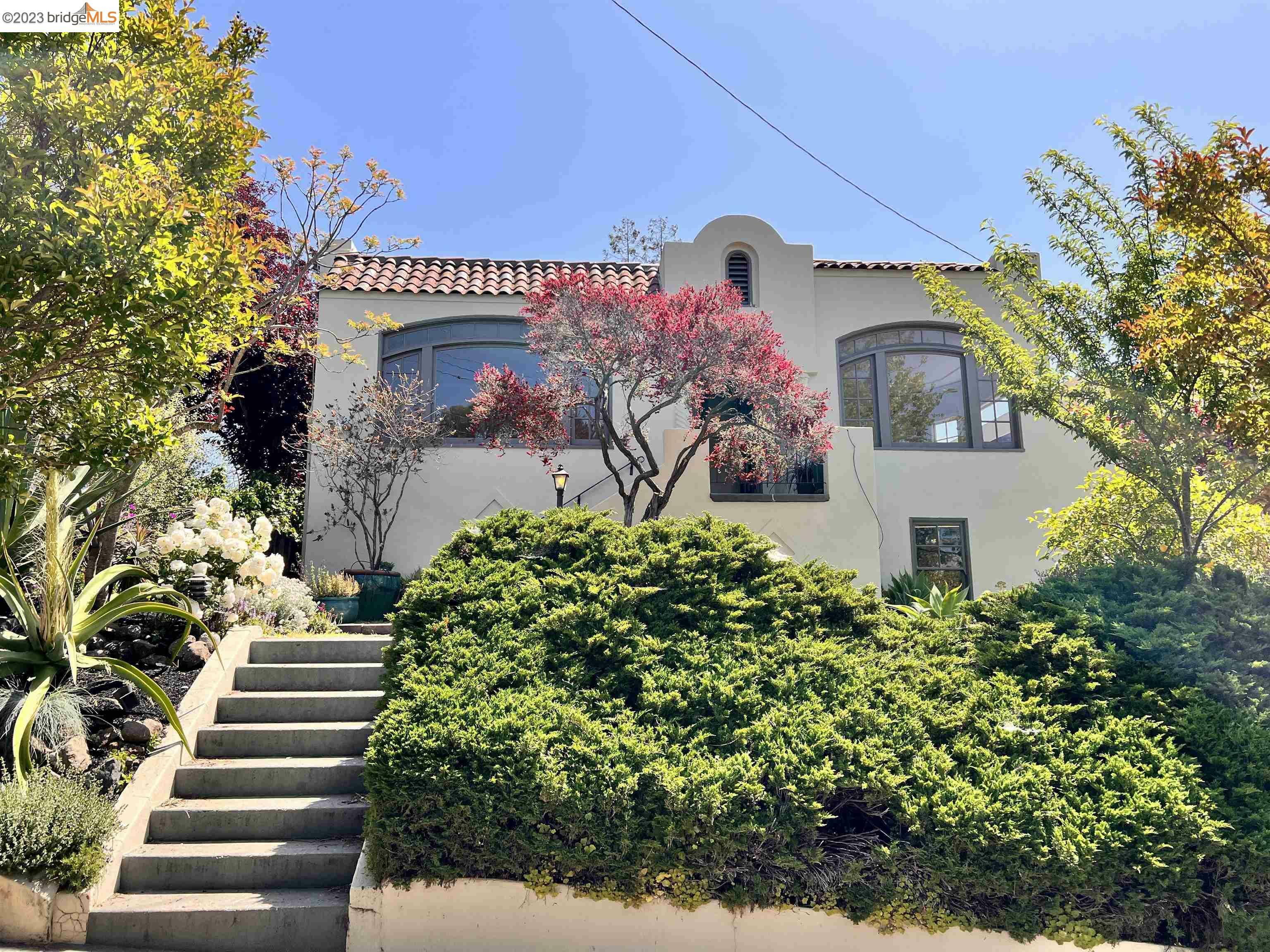 Property Photo:  334 Howard Ave  CA 94611 