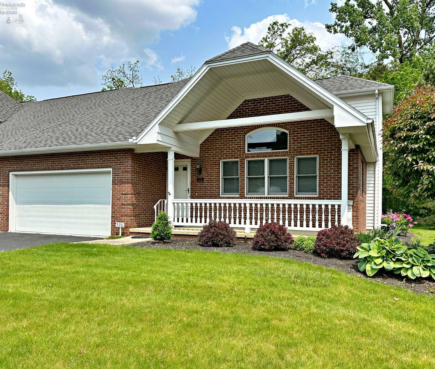 Property Photo:  520 Hedgegate North  OH 44883 