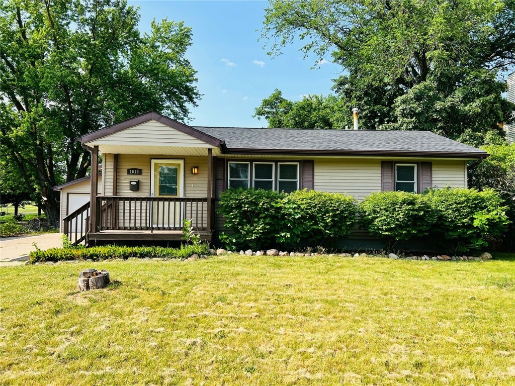 Property Photo:  1616 Rapids Street  IA 50003 