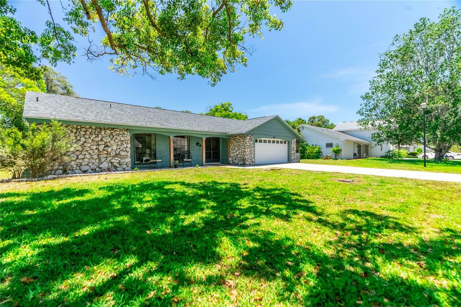 Property Photo: 8512 Forest Glade Drive FL 34667
