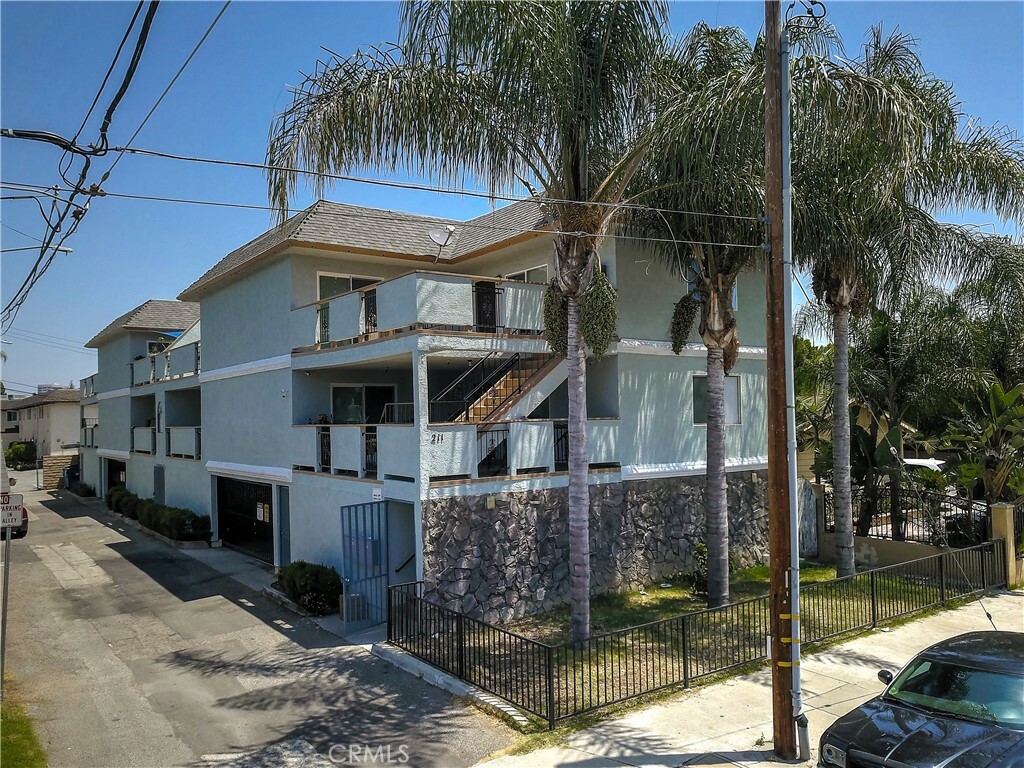 Property Photo: 211 E 20th Street CA 92706