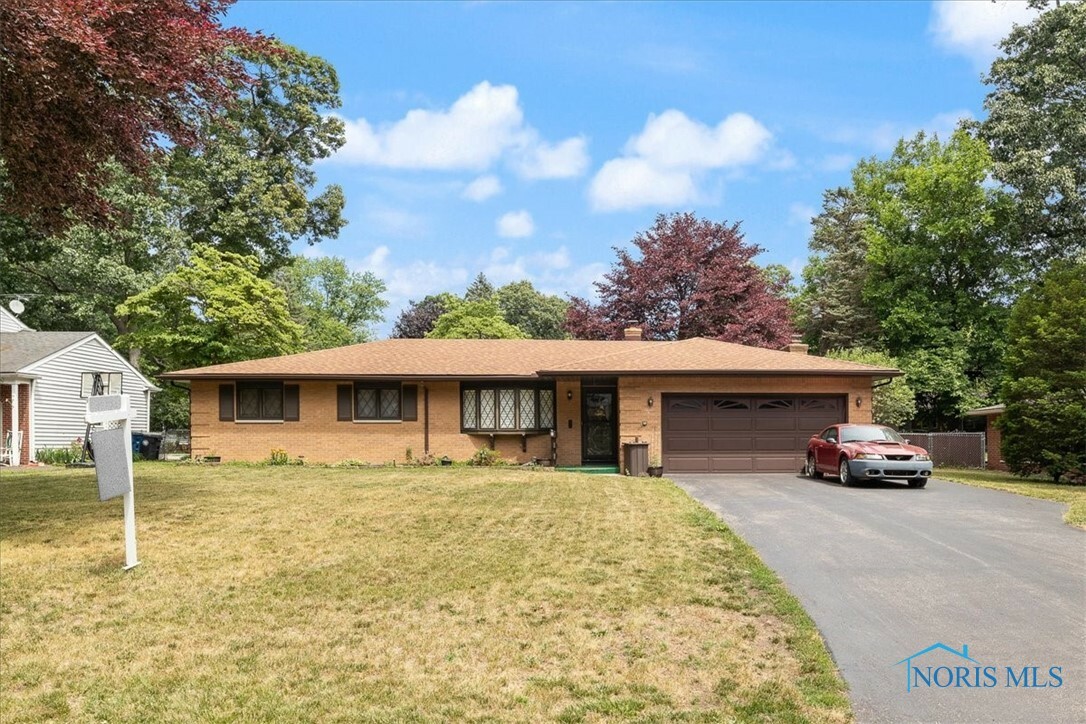 Property Photo:  4832 Oak Glen Drive  OH 43613 