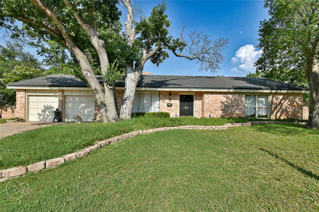 Property Photo:  2825 Ivanhoe Lane  TX 79605 