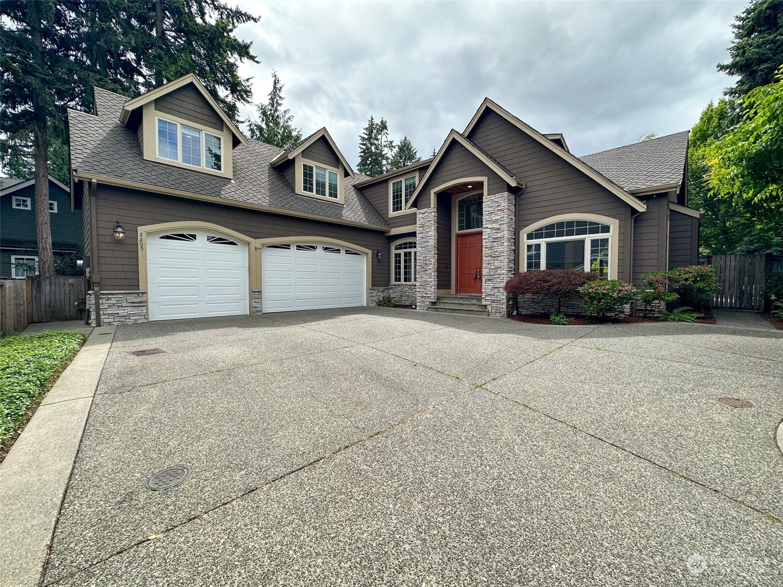 2205 109th Avenue SE  Bellevue WA 98004 photo