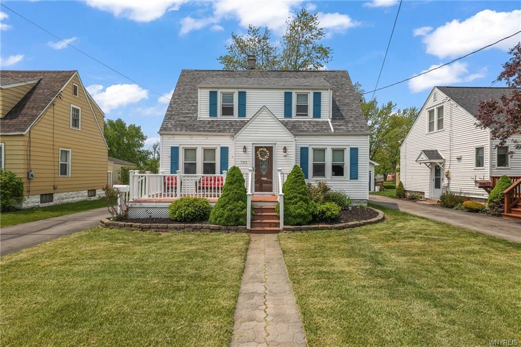 Property Photo:  782 Beach Road  NY 14225 