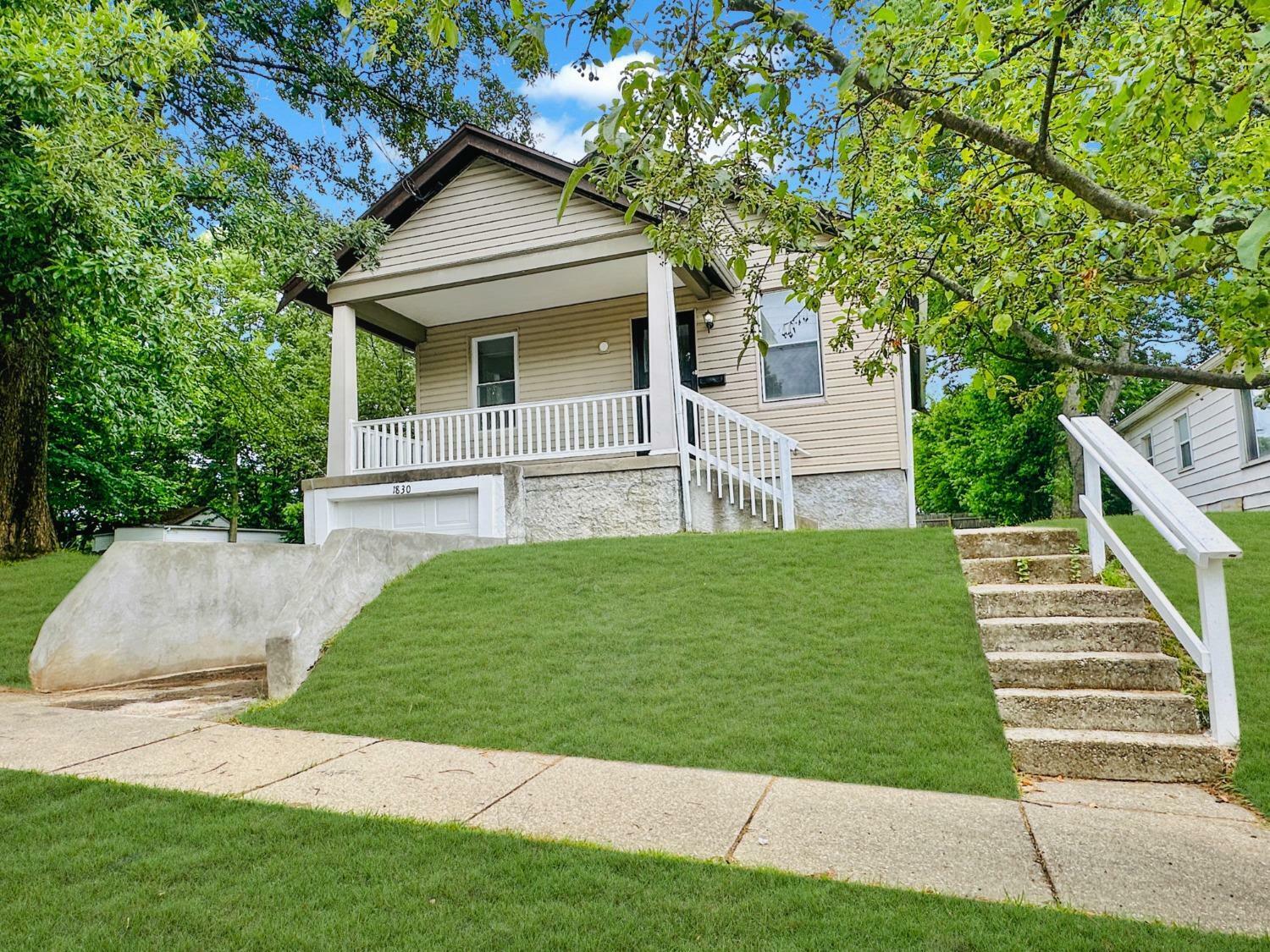 Property Photo:  1830 Catalpa Ave  OH 45239 