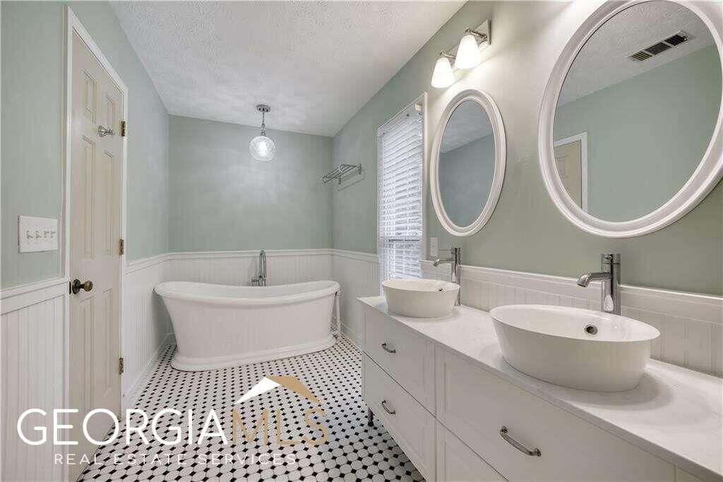 Property Photo:  1070 Steeple Run  GA 30043 