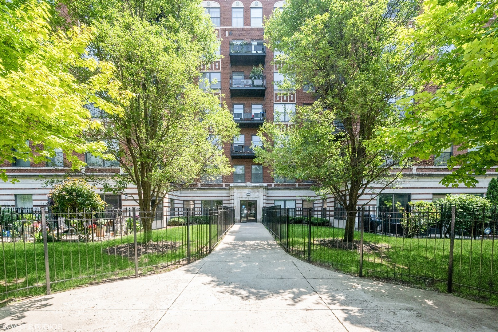 Property Photo: 4537 S Drexel Boulevard 101 IL 60653