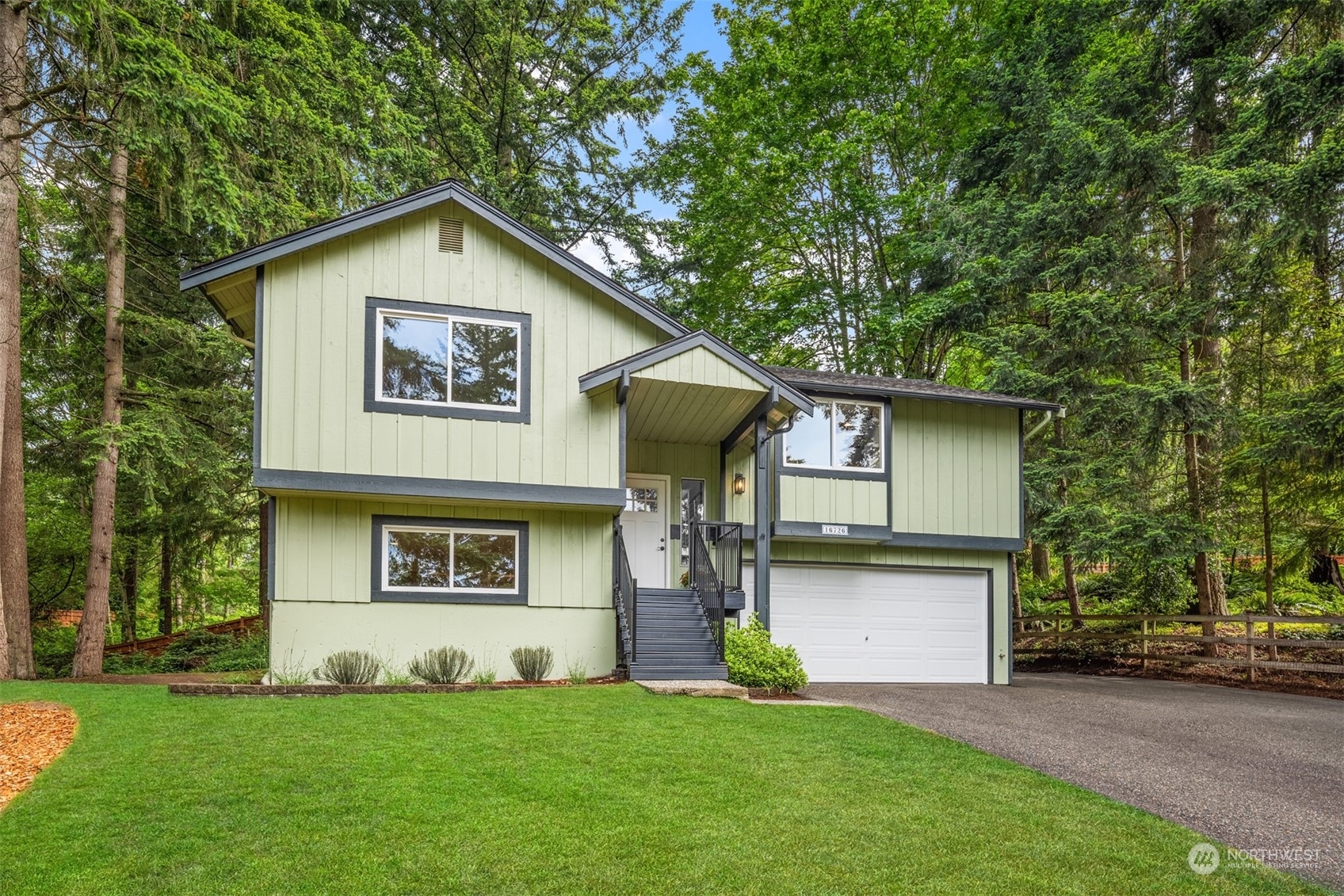 Property Photo:  16726 NE 139th Place  WA 98072 