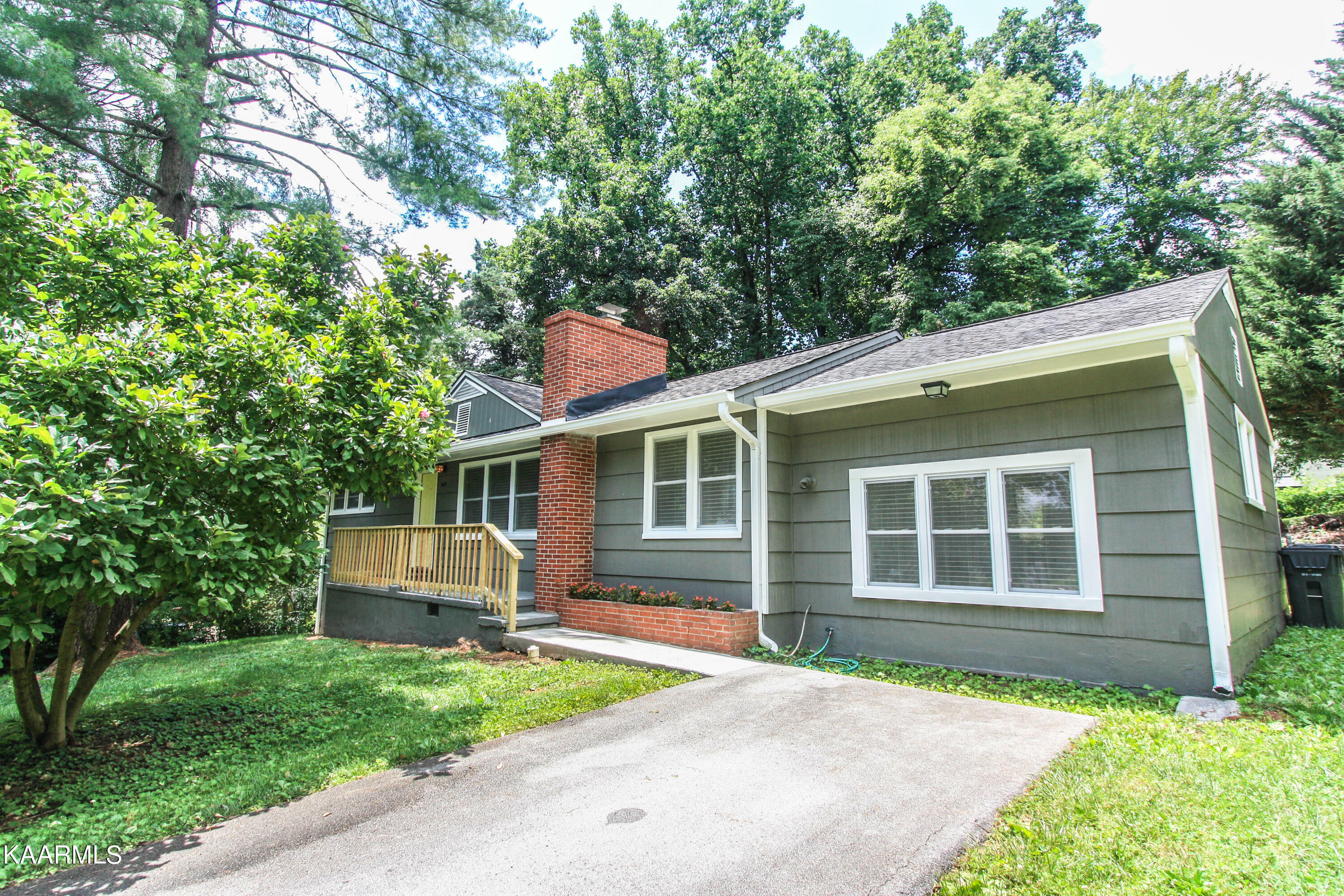 Property Photo: 609 Forest View Rd TN 37919