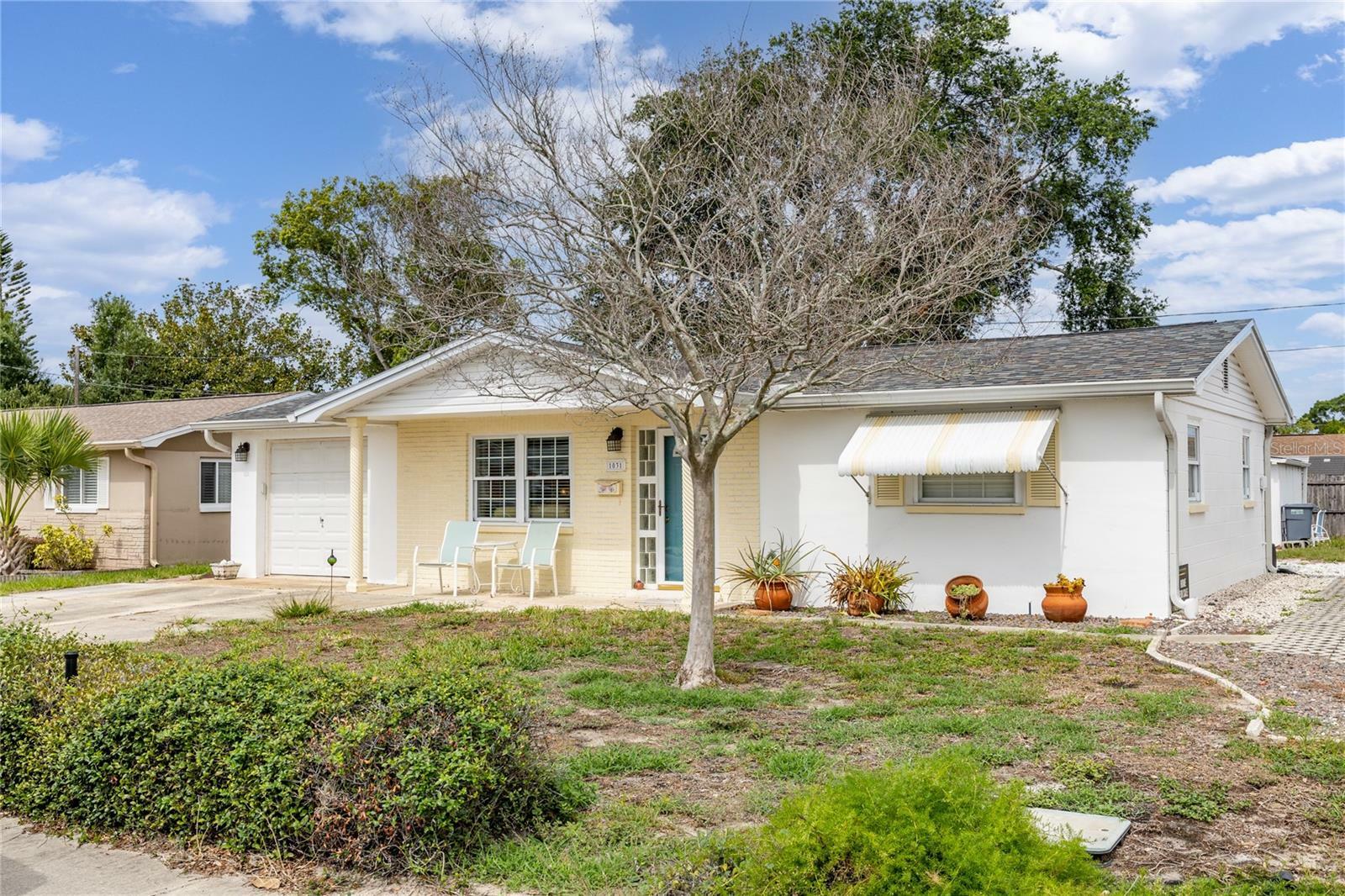 Property Photo:  1031 Cornwall Drive  FL 34691 