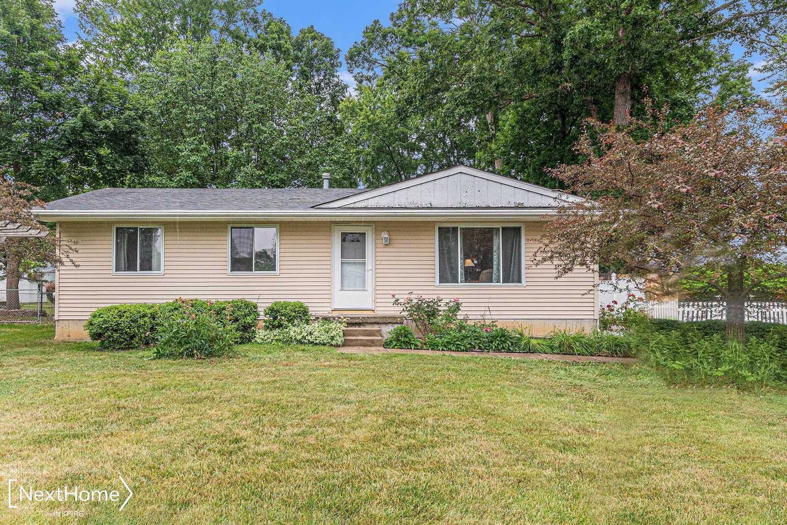 Property Photo:  5465 Meadowcrest  MI 48532 