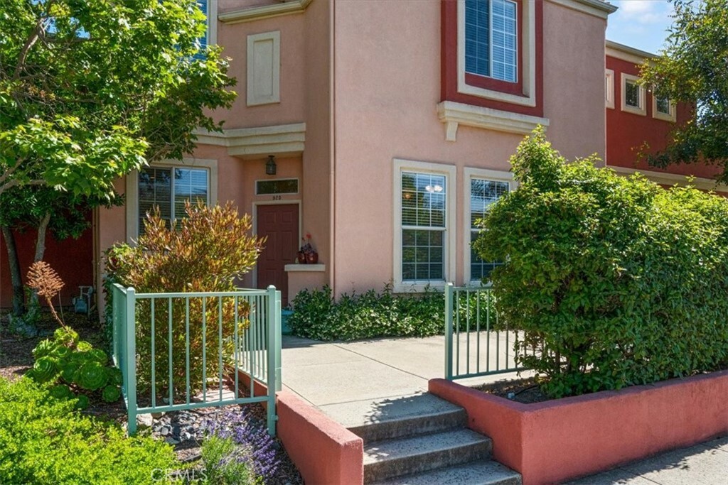 Property Photo:  925 Lawrence Drive  CA 93401 