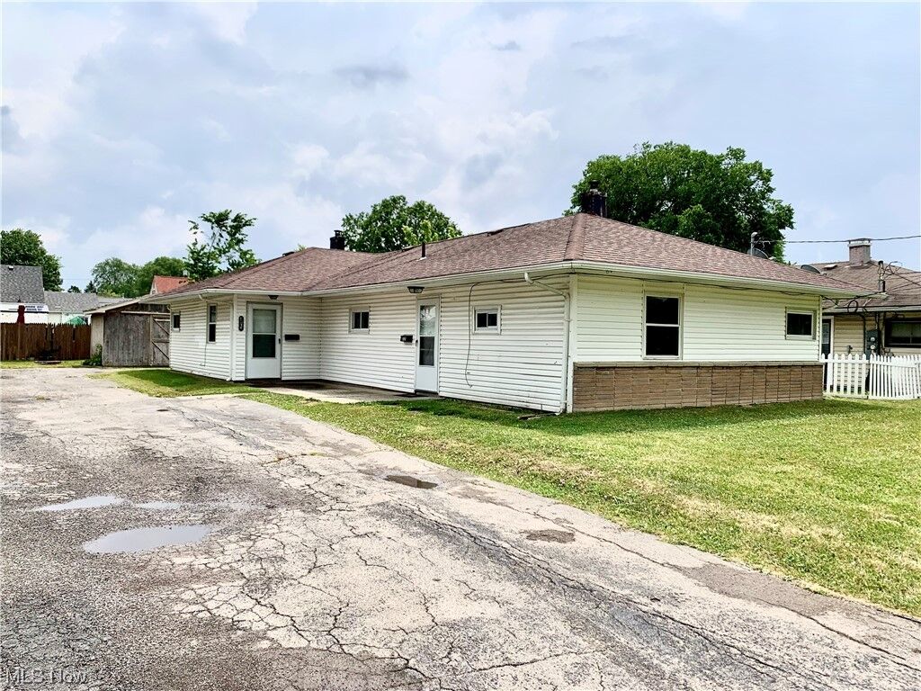 Property Photo:  321 N Roanoke Avenue  OH 44515 
