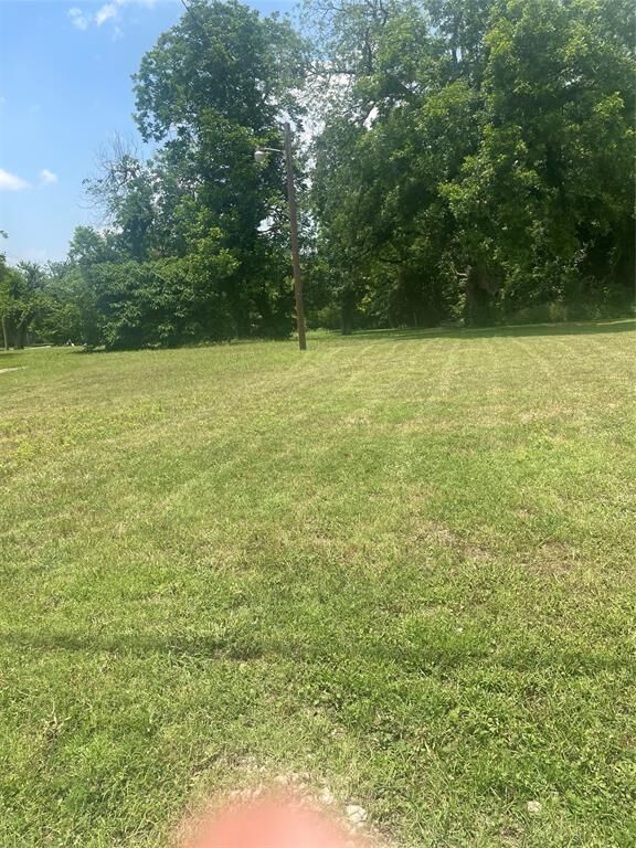 Property Photo:  105 Wyatt Street  TX 75165 