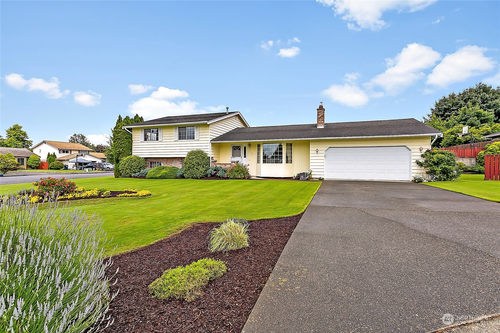 Property Photo:  601 Cascade Court  WA 98264 