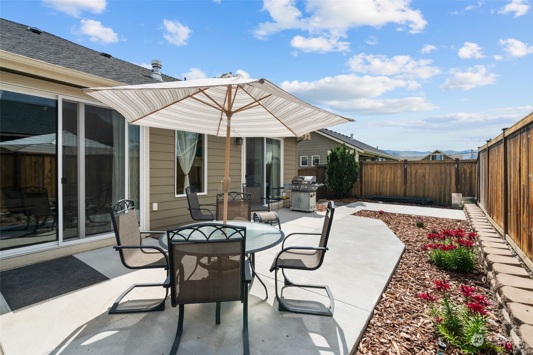 Property Photo: 1747 S Blanchard Loop WA 98802