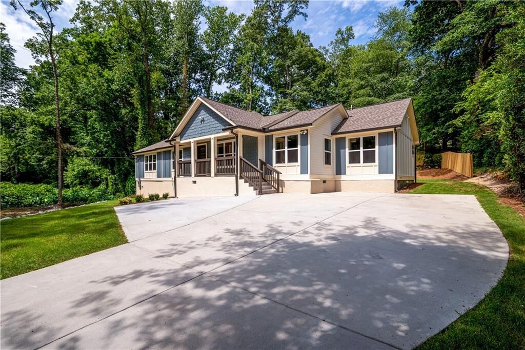 Property Photo:  811 Gresham Avenue SE  GA 30316 