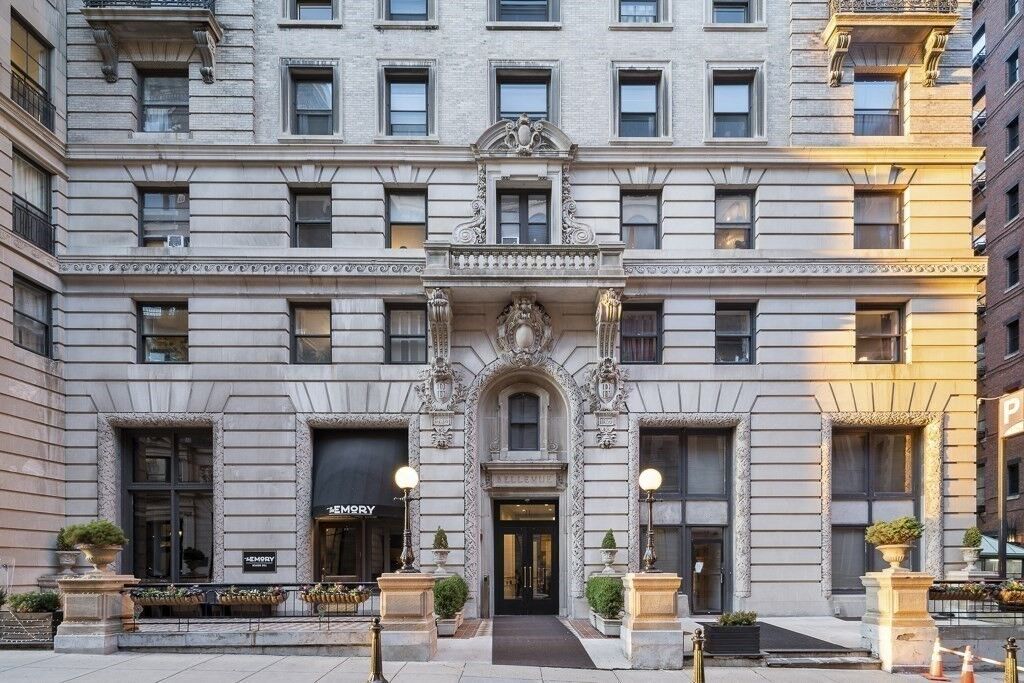 Property Photo: 21 Beacon St 8G MA 02108