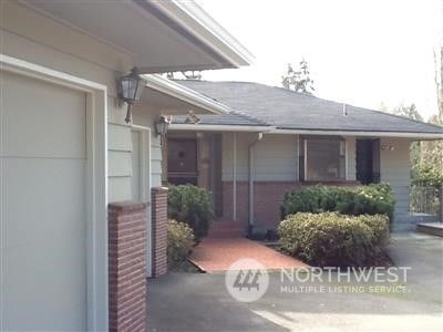 Property Photo: 1134 Bellevue Way SE WA 98004