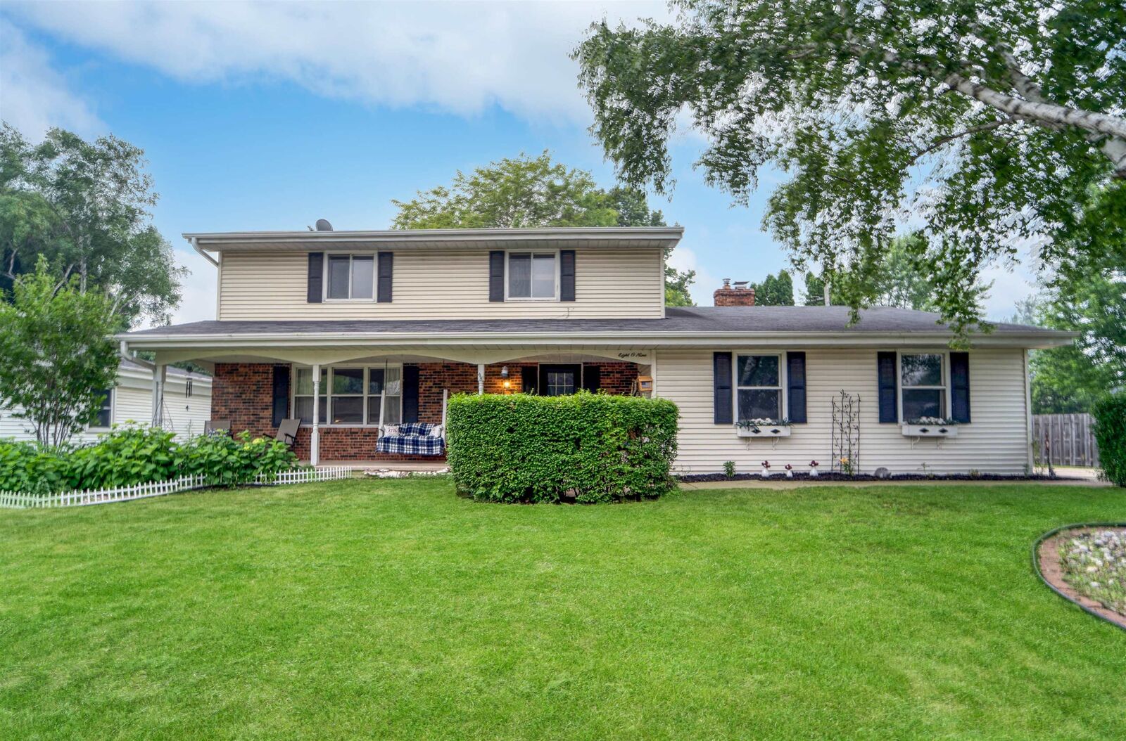 Property Photo:  809 N Cambridge Drive  WI 54915 
