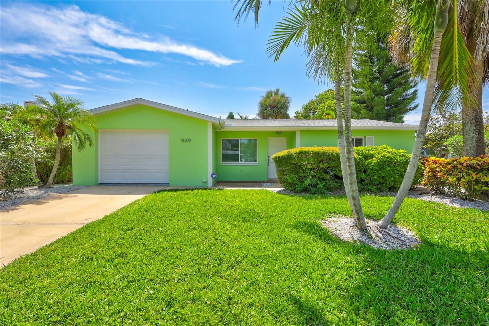 Property Photo: 929 Bruce Avenue FL 33767