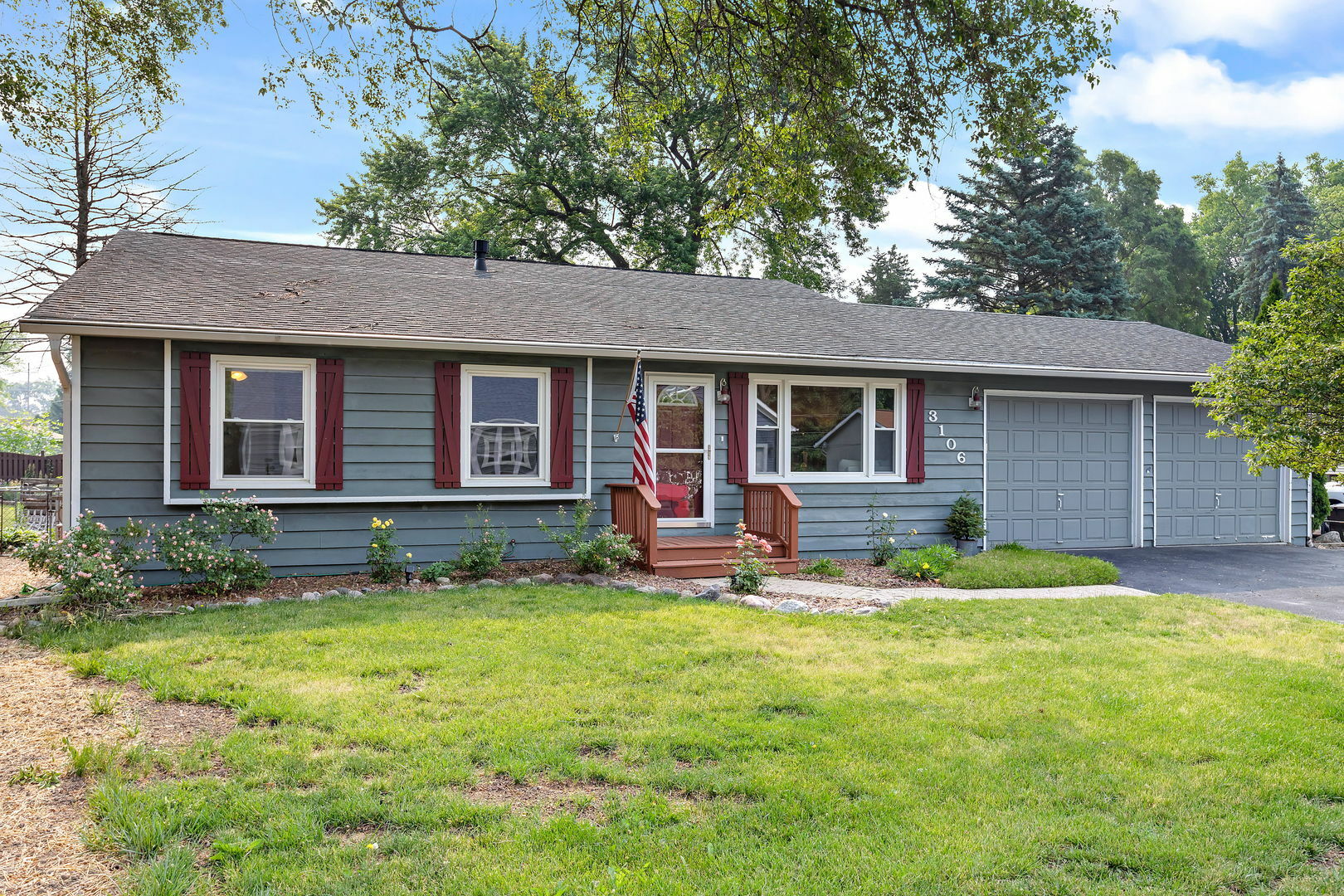Property Photo: 3106 Pine Terrace IL 60042