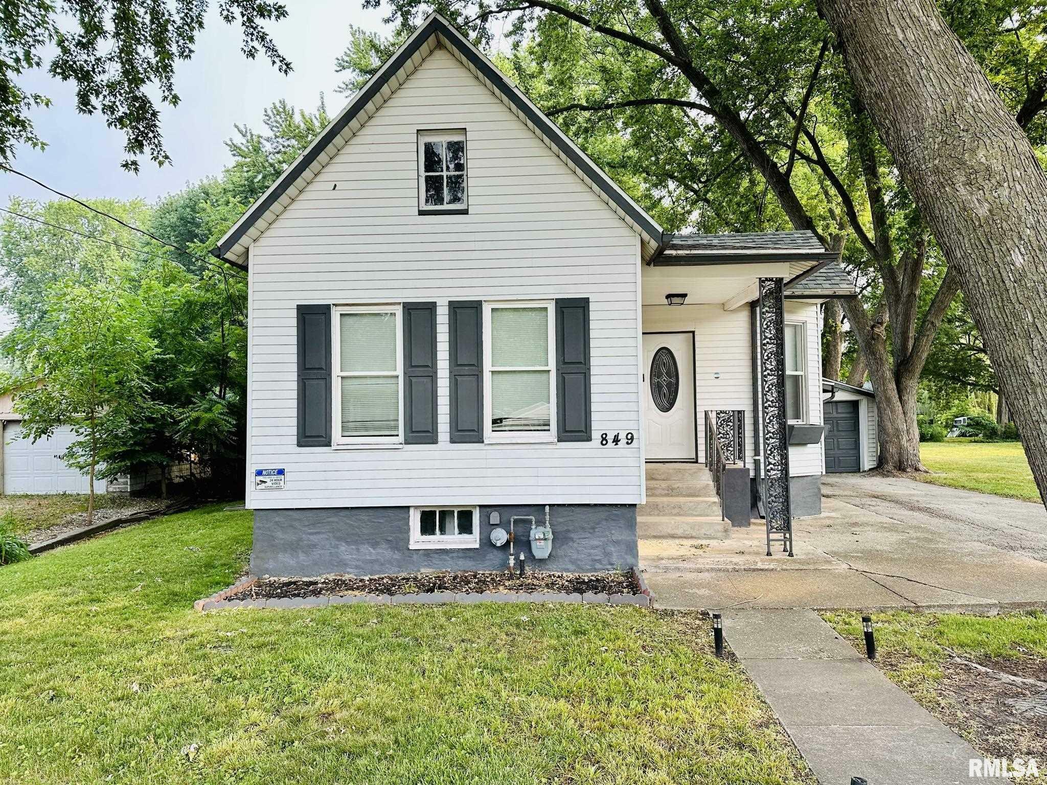 Property Photo:  849 E Berrien Street  IL 61401 