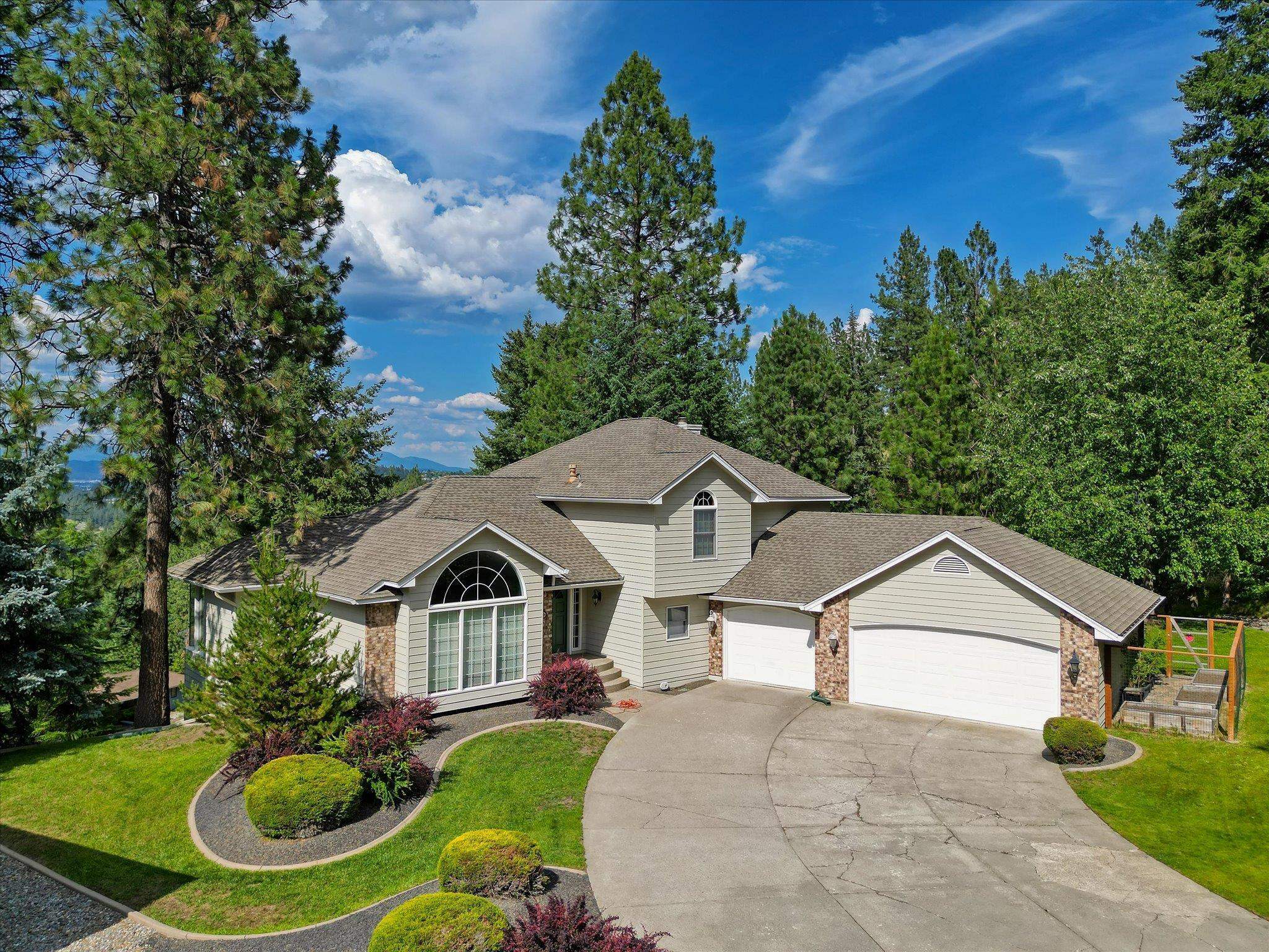Property Photo: 14824 E Bella Vista Dr WA 99037