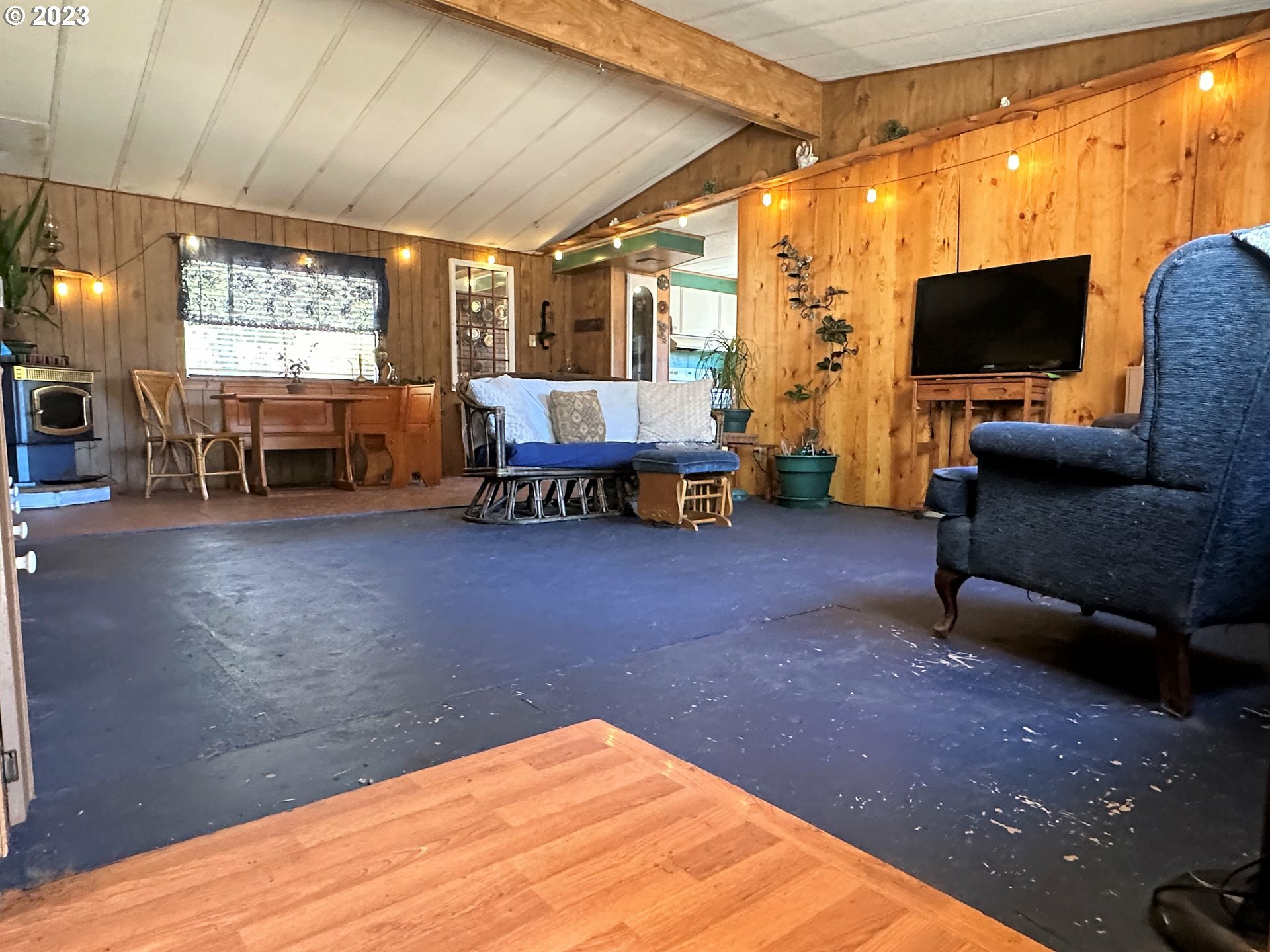 Property Photo: 711 Quanagh Ct OR 97439