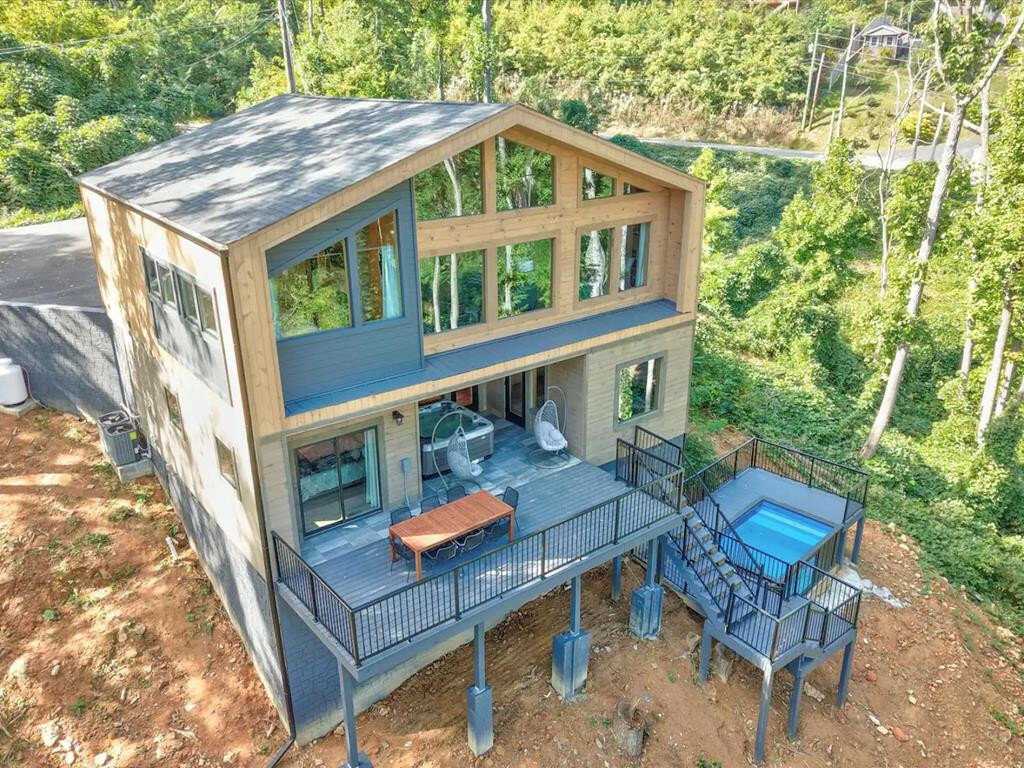 Property Photo: 816 Chestnut TN 37738