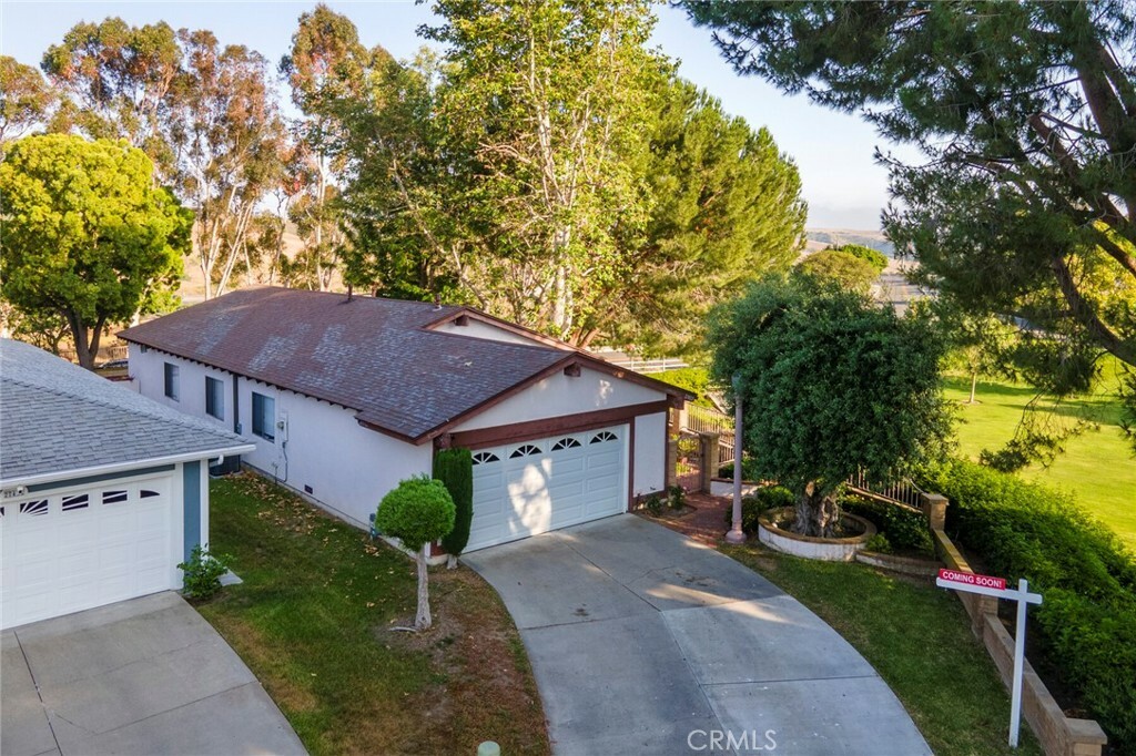 Property Photo:  27422 Pinuela  CA 92692 