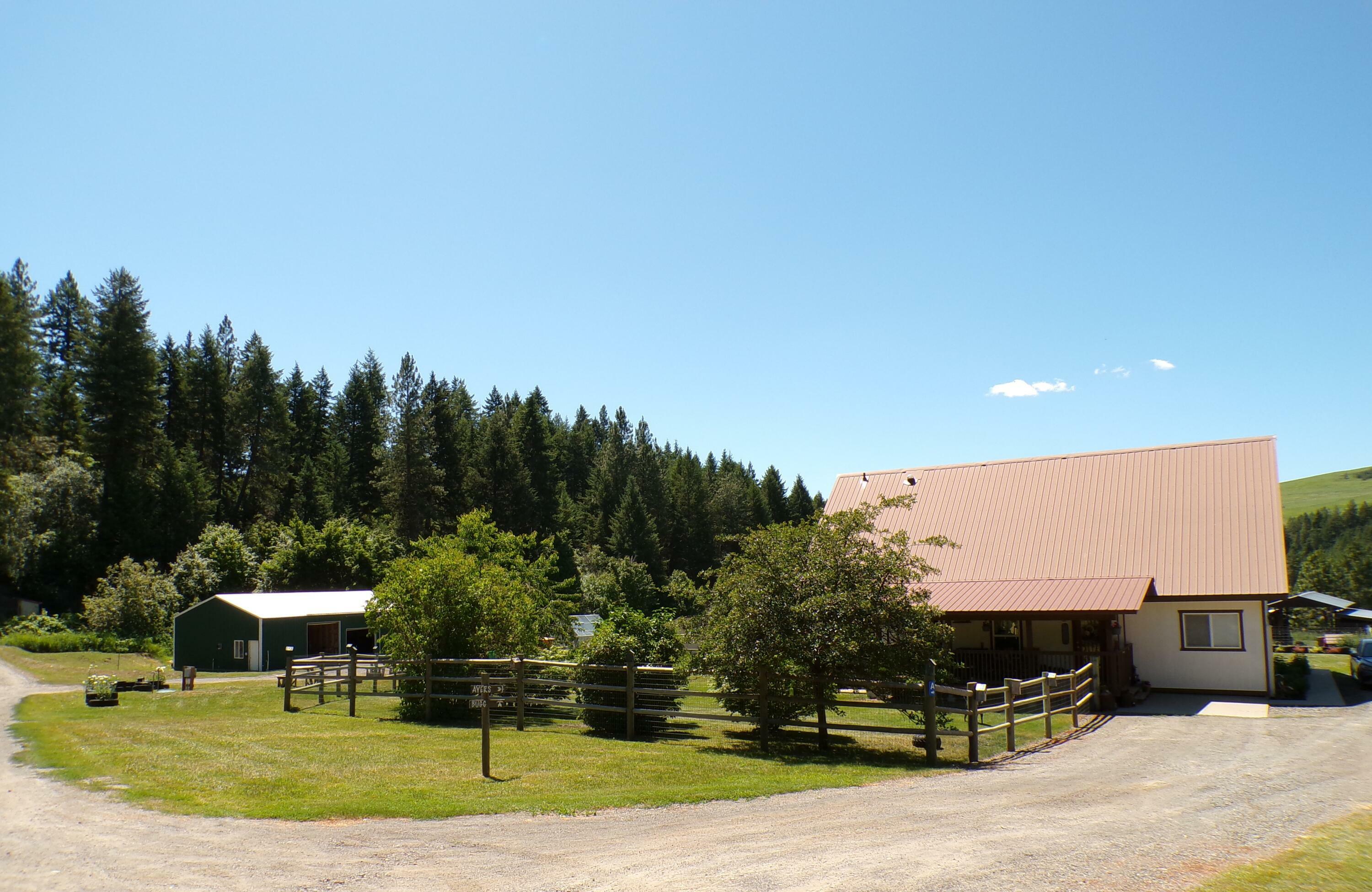 Property Photo:  2985 Pleasant Valley Rd  WA 99167 