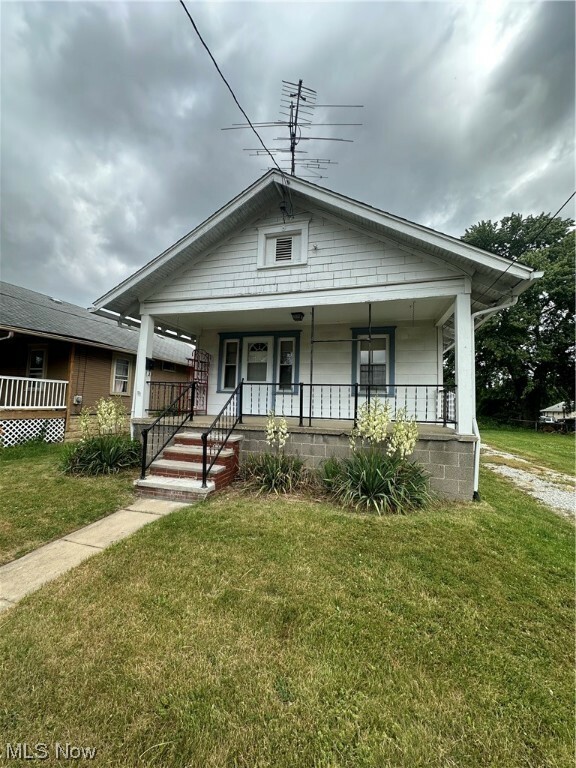 Property Photo: 827 Wyley Avenue OH 44306