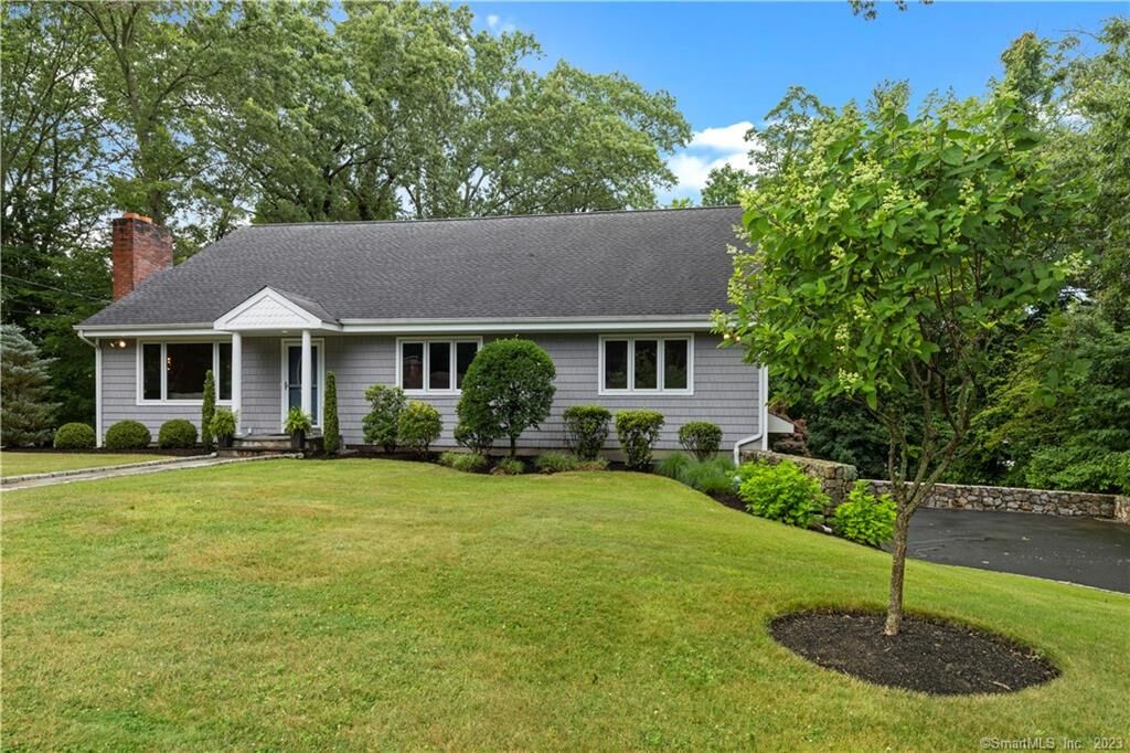 Property Photo:  64 Tashua Lane  CT 06611