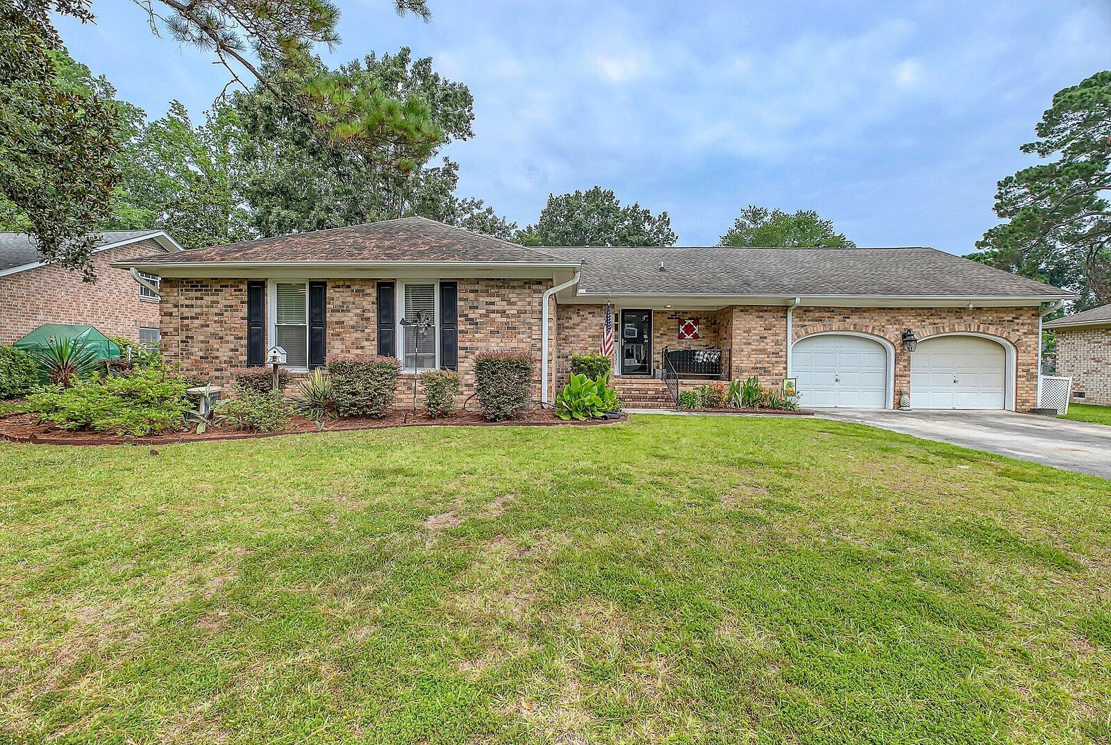 Property Photo: 2331 Vanderbilt Drive SC 29414