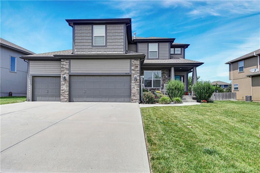 Property Photo:  18938 W 166th Street  KS 66062 