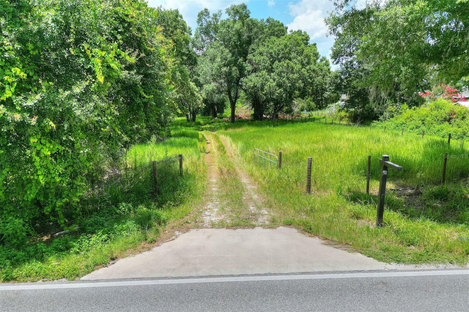 Property Photo:  325 W Socrum Loop Road  FL 33809 