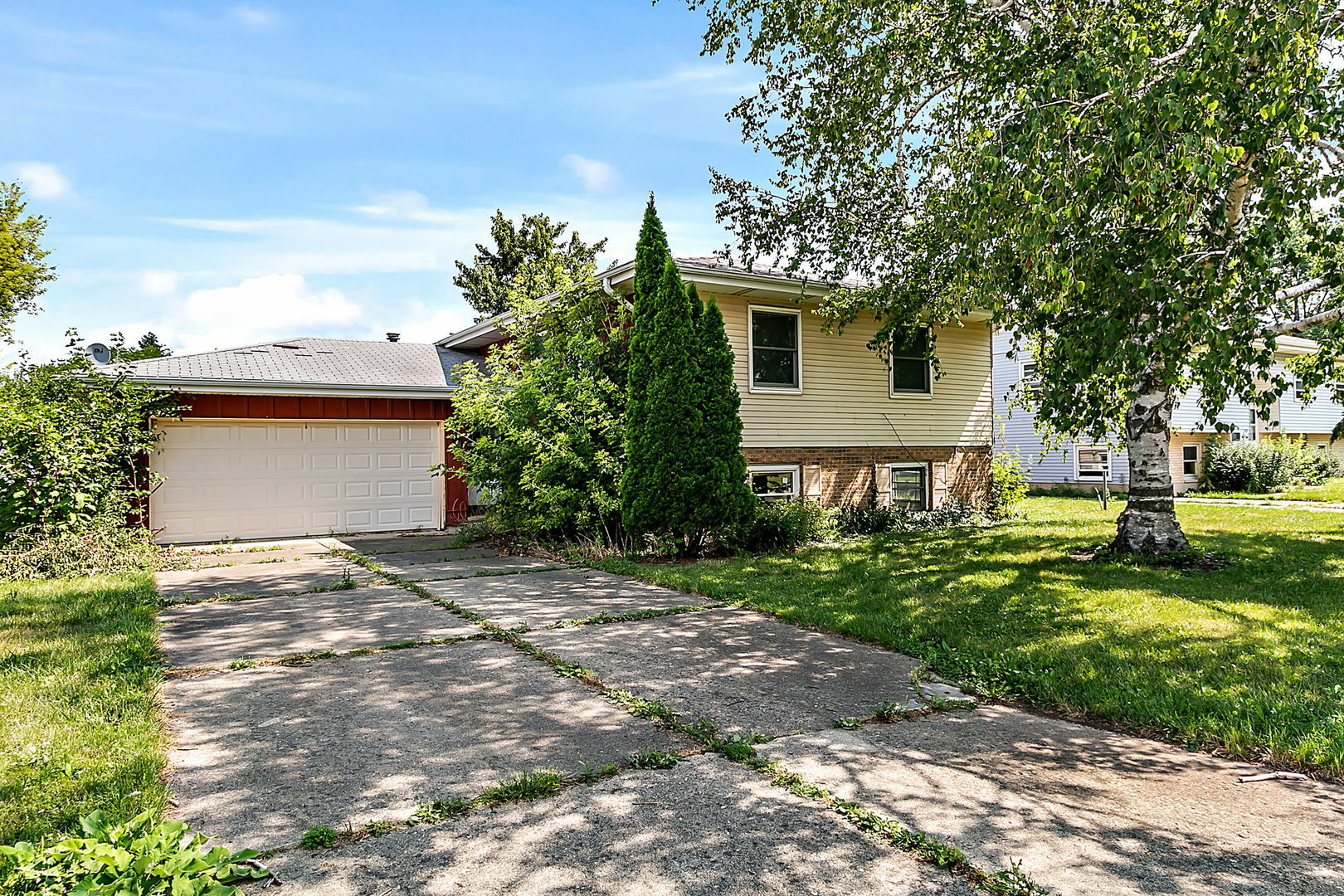 Property Photo: 431 Georjean Court IL 60178