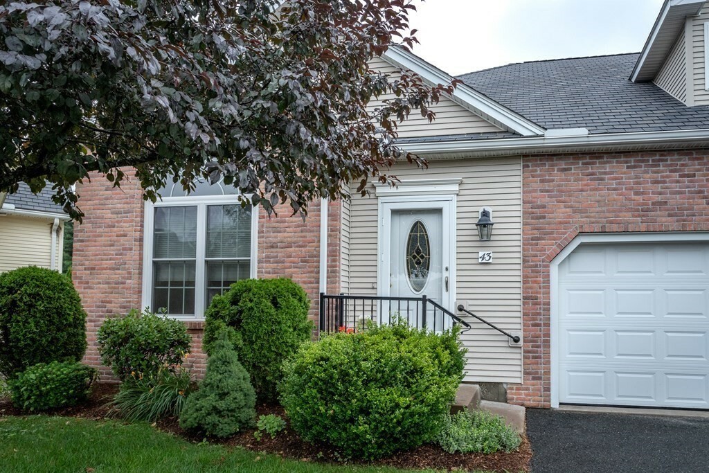 Property Photo: 43 Wynnfield Cir 43 MA 01077